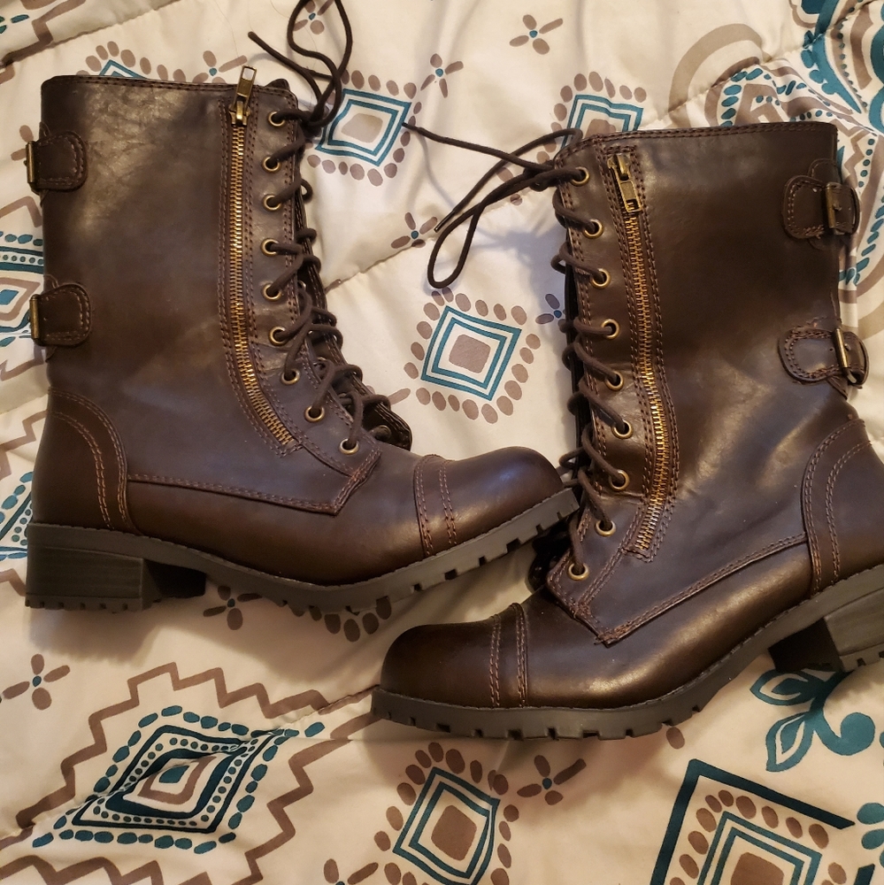 Womens brown boots 👢